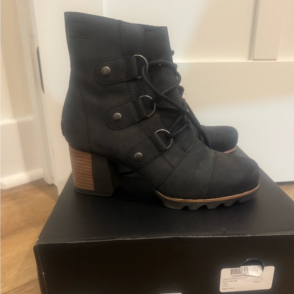 Shoes - Sorel Addington Lace-Up waterproof leather boots in black.